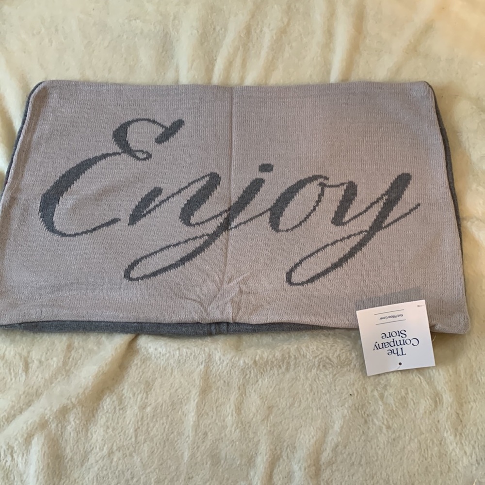 Set of (2) ❤️NWT- Gray & Ivory Knit Lumbar Accent Covers